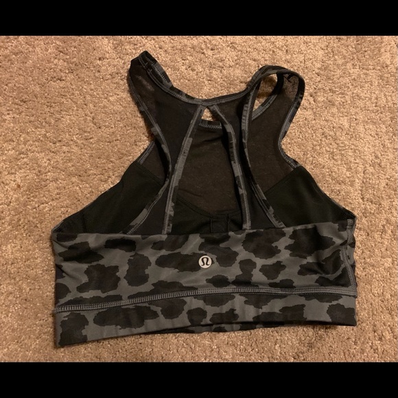 Size 4 lululemon sports bra - Picture 2 of 3